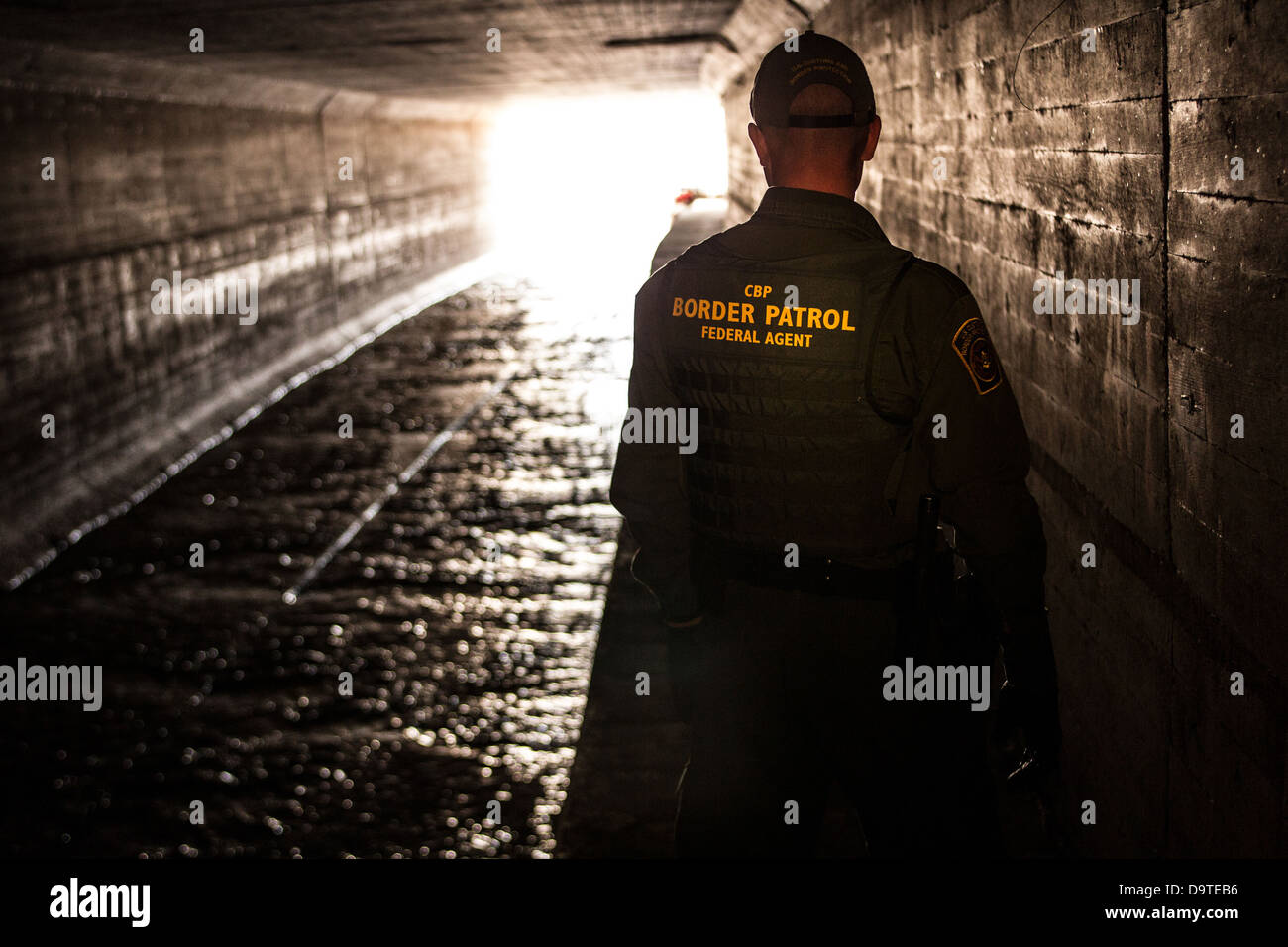 Agent u s customs border hi-res stock photography and images - Alamy