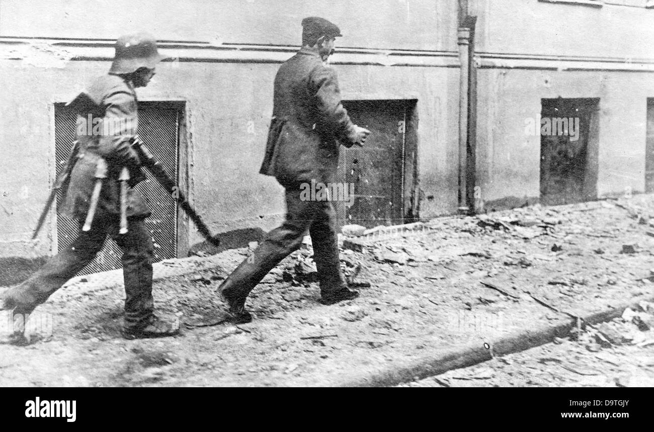 German Revolution 1918/1919: Arrest of a spartacist by a government soldier in Berlin, Germany. Date unknown. Fotoarchiv für Zeitgeschichte Stock Photo