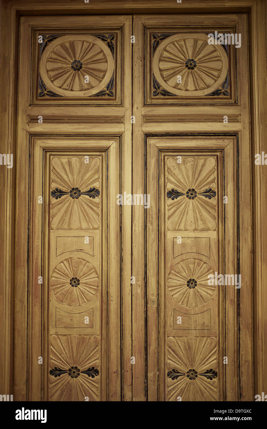 Old oak wooden doors hi-res stock photography and images - Alamy