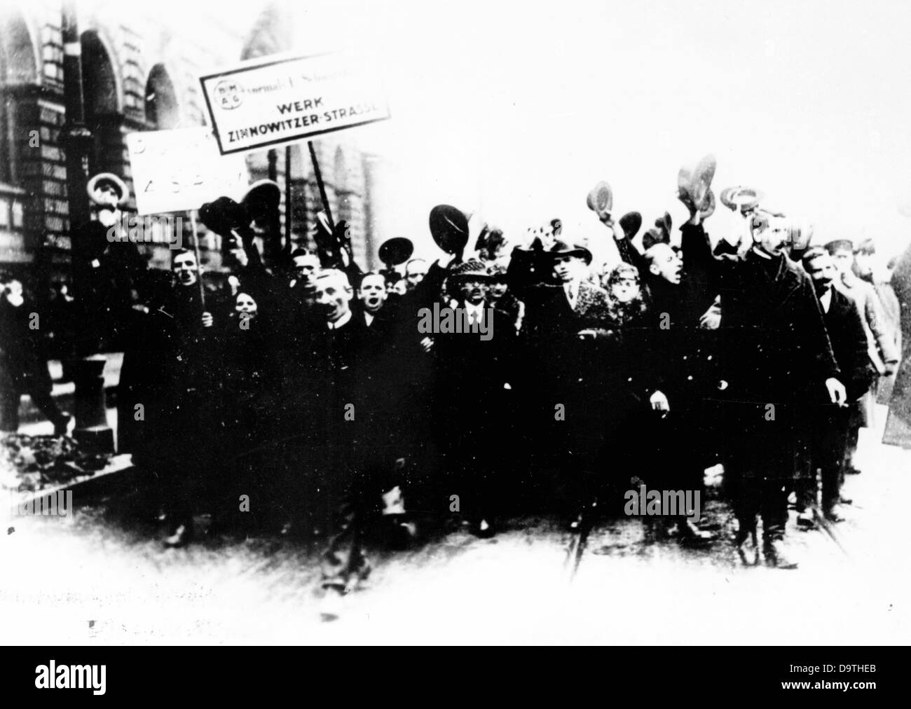 German Revolution 1918/1919: Demonstration of workers of the Berliner Maschinenbau AG (BMAG) in Berlin in November 1918. Fotoarchiv für Zeitgeschichte Stock Photo
