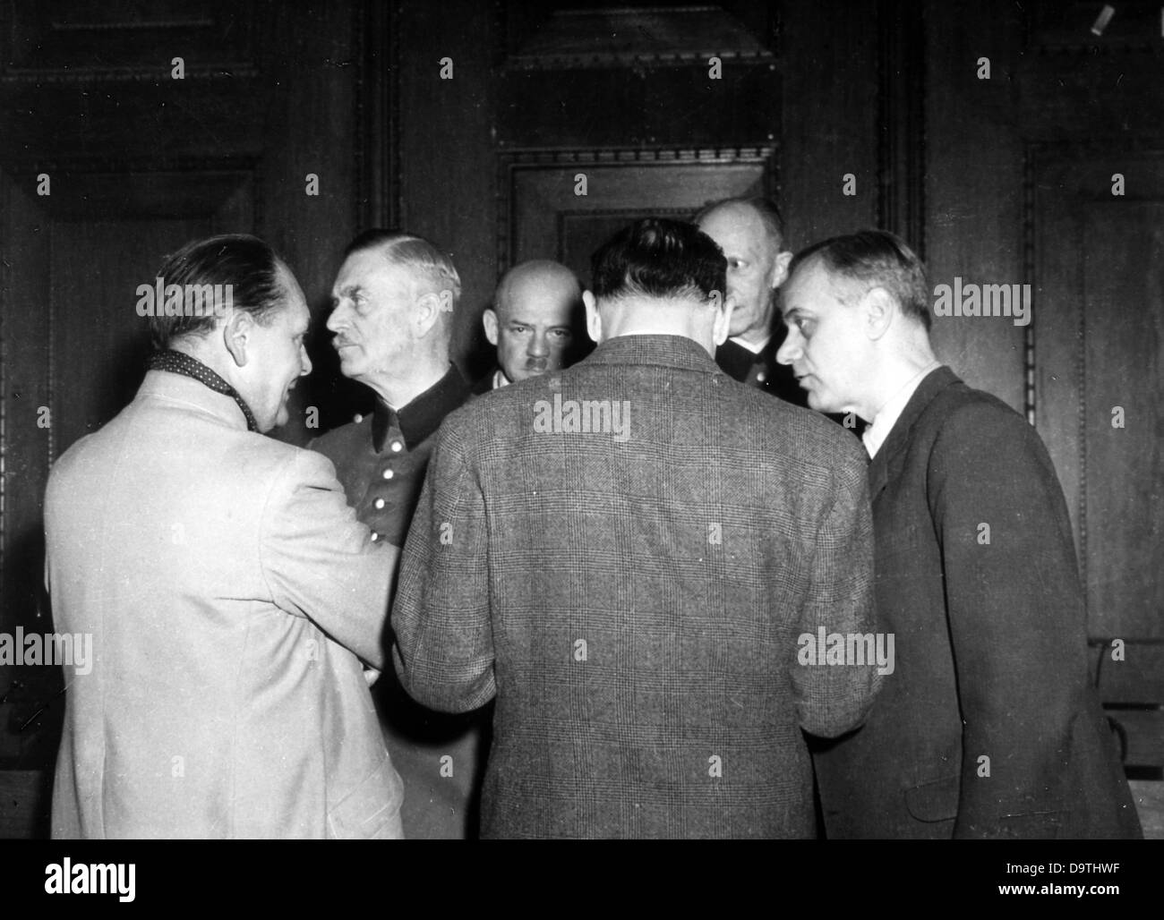Main defendants as war criminals of the Nazi regime talk to each other in the Palace of Justice during the Nuremberg Trials in 1946 in front of the International Military Court of Justice.  From left: Hermann Göring, Wilhelm Keitel, Fritz Sauckel, Hans Frank -Rückansicht- Alfred Jodl, Alfred Rosenberg.     Photo: Yevgeny Khaldei Stock Photo