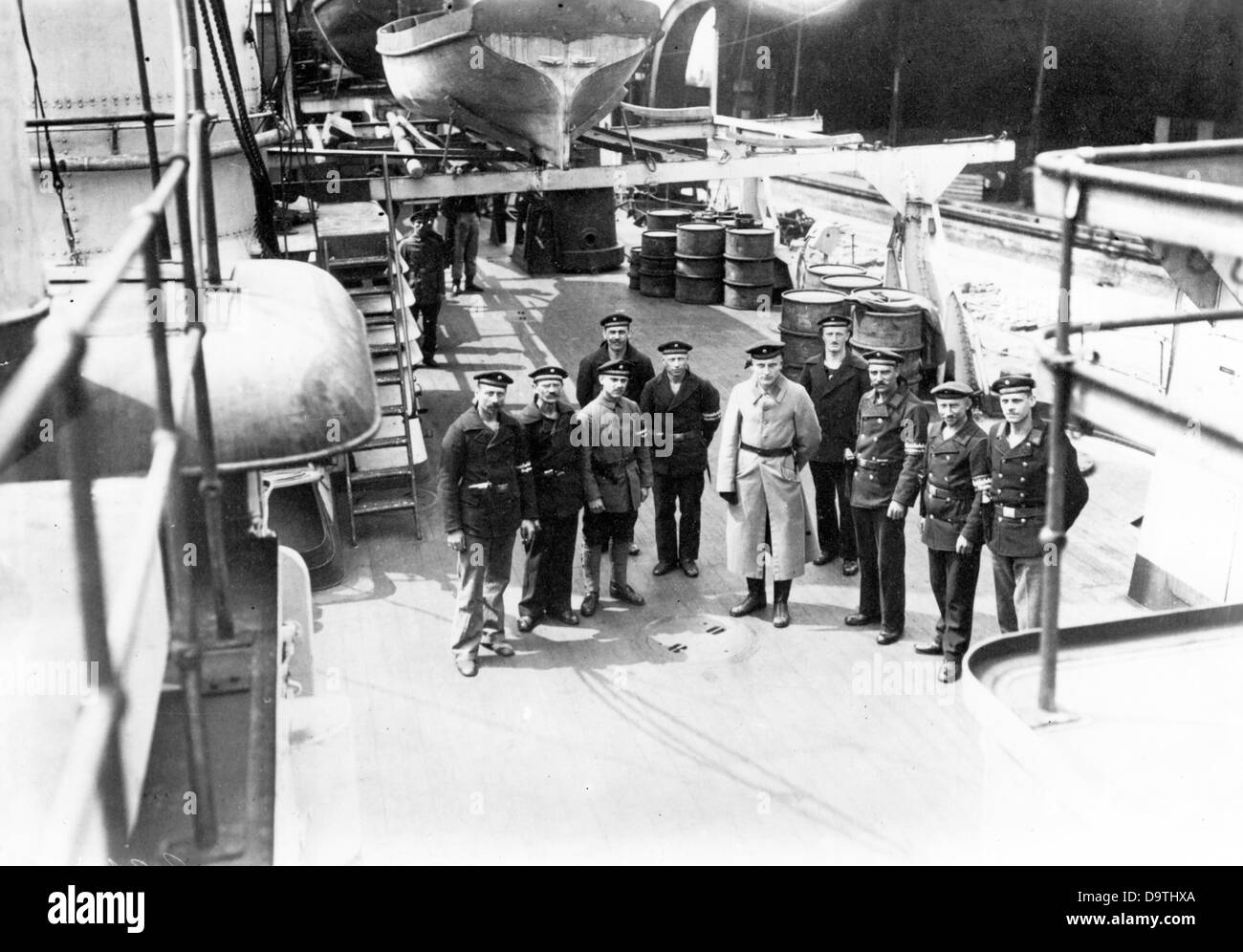 German Revolution 1918/1919: Port security commanders and non-commissioned officers are pictured on the cruiser SMS Freya of the German Imperial Navy in the harbor of Hamburg, Germany, in late 1918. Photo: Berliner Verlag/Archiv Stock Photo