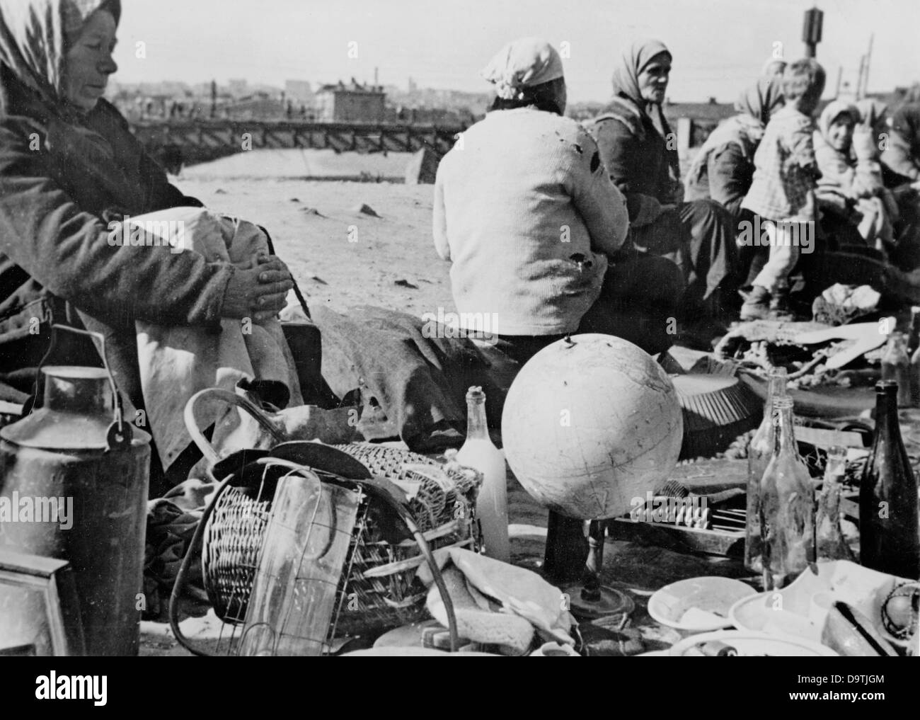 The Nazi Propaganda! on the back of the image reads: 'These are items that the Soviets consider treasures. Old bottles and dishes, rusty nails and locks, a chaotic mess like on the stall of a junk dealer and in-between a globe. These are the treasures that are sold on the Soviet markets for a lot of money.' Image from the Eastern Front, 29 October 1942. Fotoarchiv für Zeitgeschichte Stock Photo