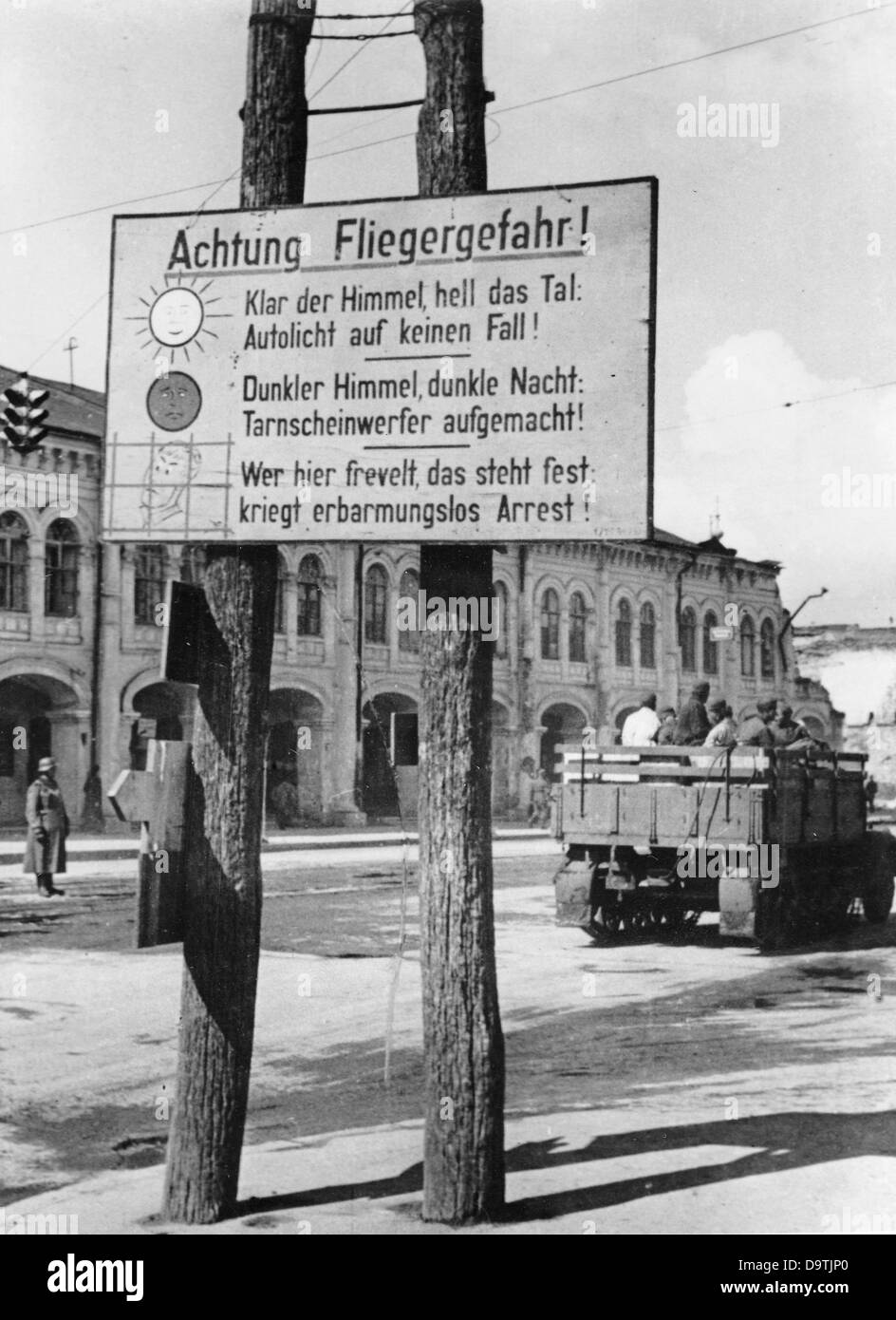 The Nazi Propaganda! on the back of the image reads: 'A humorous verse on a crossroads in Orel.' (German rhymes roughly translated: 'Watch out for aircrafts! Clear sky, bright valley: Turn the carlights off' Dark sky, dark night: Turn on the blackout driving light! Who does not behave, that is clear: will be arrested without pity!') Image from the Eastern Front/Russia, 16 June 1943. The attack on the Soviet Union by the German Reich was agreed on in July 1940 and prepared as the 'Operation Barbarossa' since December 1940. On 22 June 1941, the invasion by the German Wehrmacht started. Photo: Be Stock Photo