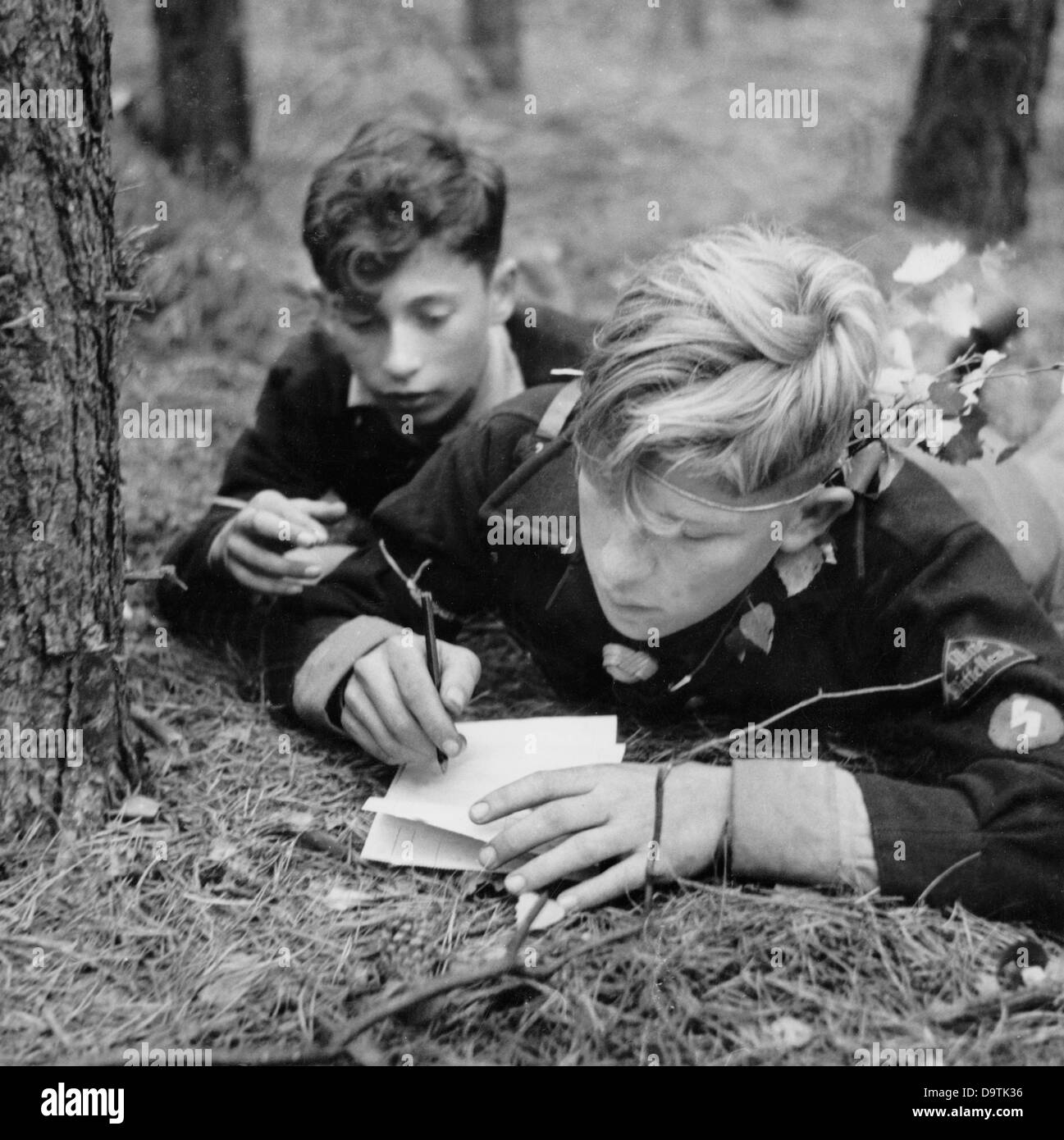 Hitler Youth boys of the German Youth during Wehrmacht training in November 1943. Fotoarchiv für Zeitgeschichte Stock Photo