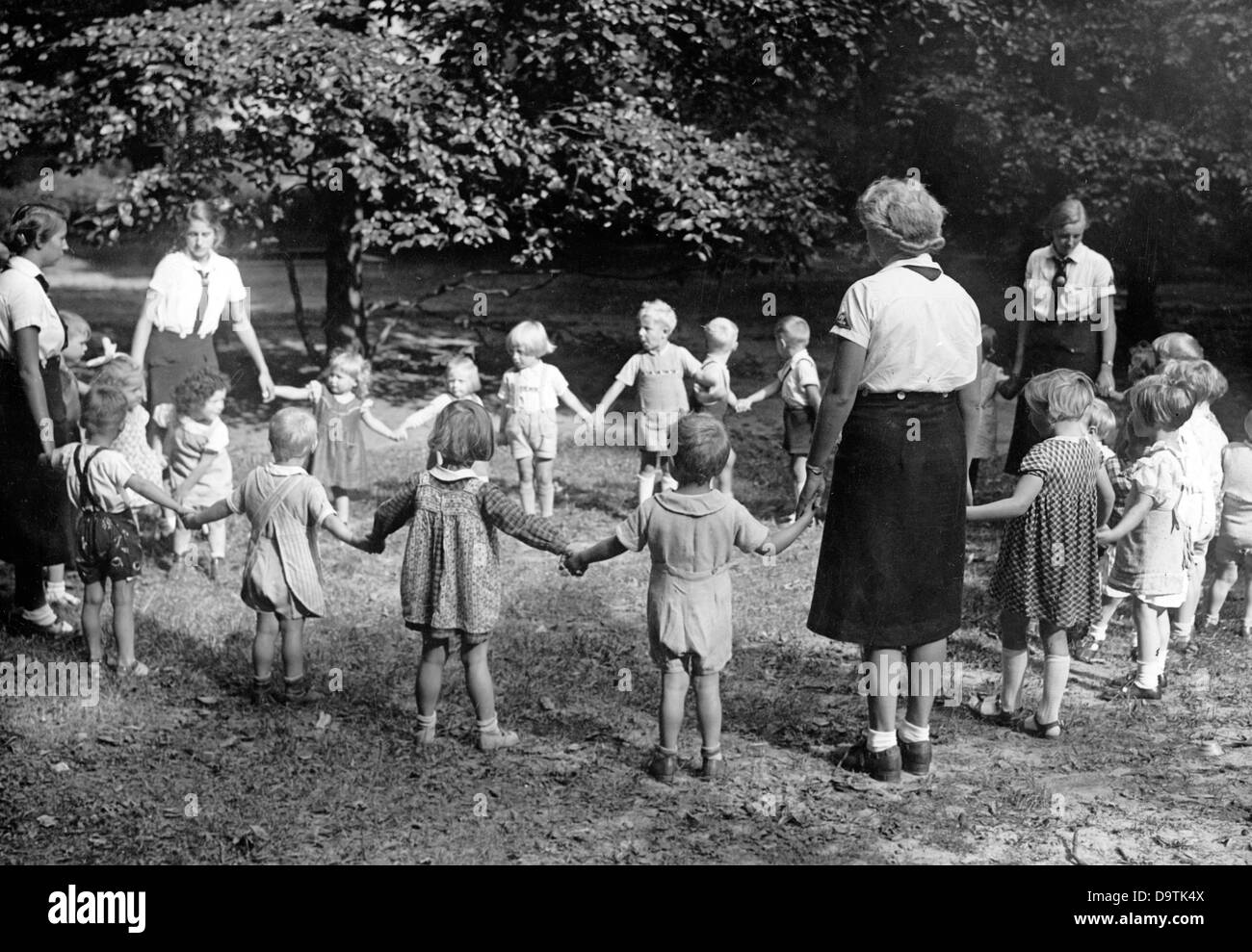 Girls of the German Girls League (BDM) take care of children in a children's home of the National Socialist People's Welfare (NSV), in September 1939. Fotoarchiv für Zeitgeschichte Stock Photo