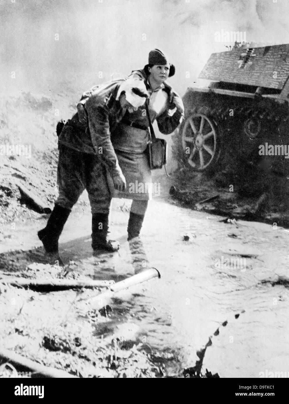 A Soviet nurse helps a wounded soldier at the front. Date and place unknown. Fotoarchiv für Zeitgeschichte Stock Photo