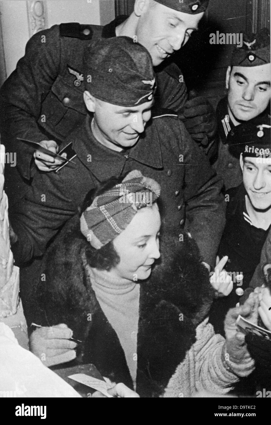 Actress Dorothea Wieck gives autographs to soldiers, at the Eastern Front, 1 February 1941. Place unknown. The Nazi Propaganda! on the back of the image reads: 'Stars of the Tobis visit Landser (Squaddies). The popular and beautiful film and theatre actress Dorothea Wieck was asked for an autograph by many Landsers.' The attack on Russia by the German Reich was agreed on in July 1940 and prepared since December 1940 as the 'Operation Barbarossa'. On 22 June 1941, the invasion of the Soviet Union by the German Wehrmacht started. Fotoarchiv für Zeitgeschichte Stock Photo