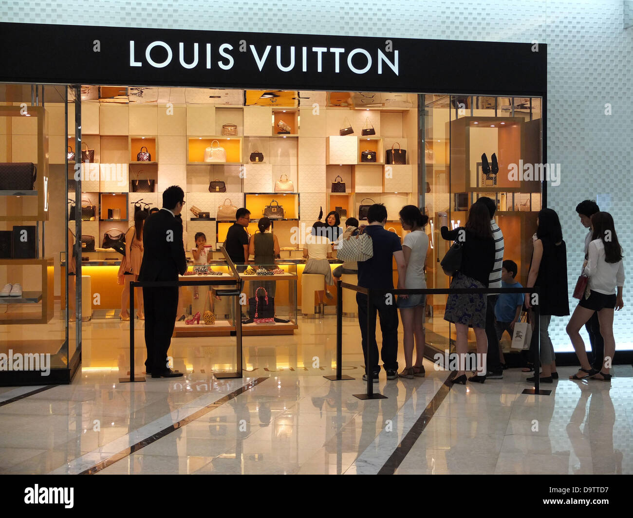 Forord embargo Placeret South Korea: Louis Vuitton shop in Seoul Stock Photo - Alamy