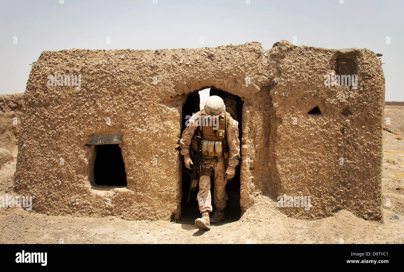 A US Marine clears a compound during Operation Northern Lion June 24, 2013 in Mohammadabad, Helmand province, Afghanistan. Stock Photo