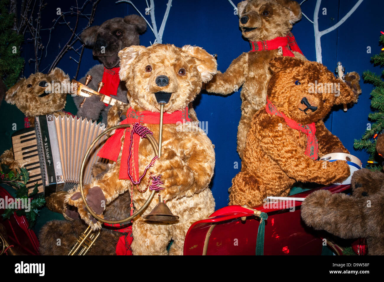 NATIONAL CHRISTMAS CENTER MUSEUM, Lancaster, PA. Features lifesize set