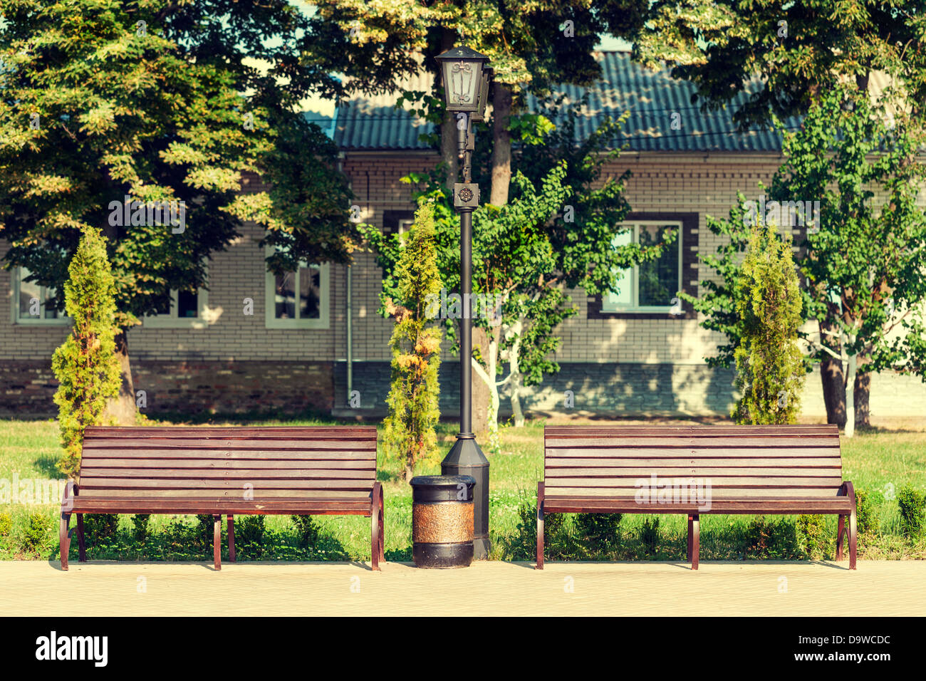 Sunny day park hi-res stock photography and images - Alamy