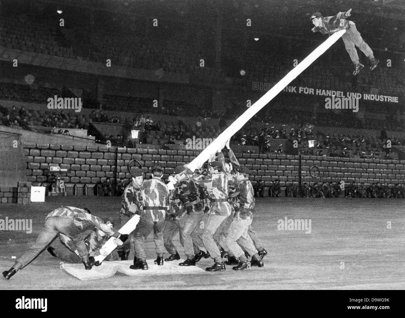 British paratroopers practicing the raising of a telephone pole for the British Berlin Tattoo in the Deutschlandhalle in Berlin on 5th November 1975. Stock Photo