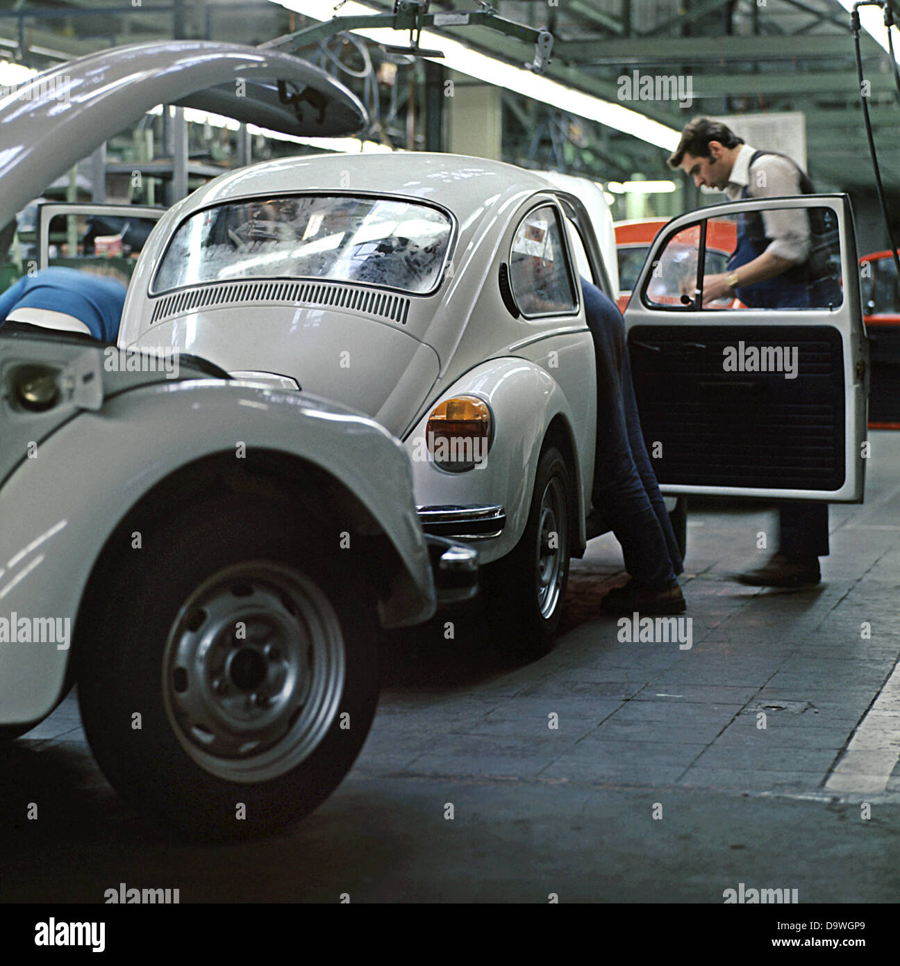 Two employees of Volkswagen create a montage at a VW Käfer in the factory in Emden in January 1978. It is the production of the last German VW Käfer cars, since the production will be located to Mexico. Stock Photo