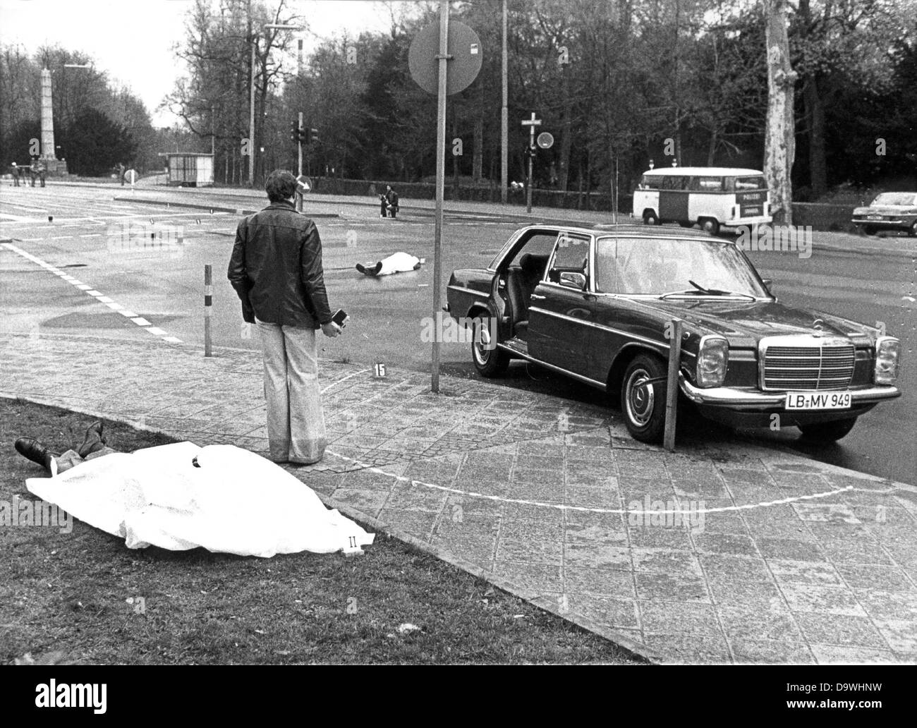 Crime scene with the covered corpses of Siegfried Buback (front left) and his driver Wolfgang Göbel, as well as the official car, in which both were shot. The highest prosecutor of the Federal Republic of Germany was killed by the shots of a machine gun, fired from a motorcycle, on the 7th of April in 1977. His driver Wolfgang Göbel died as well, the severely injured judicial officer Georg Wurster died of his injuries on the 13th of April. The 'Command Ulrike Meinhof of the RAF' claimed its responsibility with a letter, which was sent to news agencies. RAF terrorists Knut Folkerts (1980), as w Stock Photo