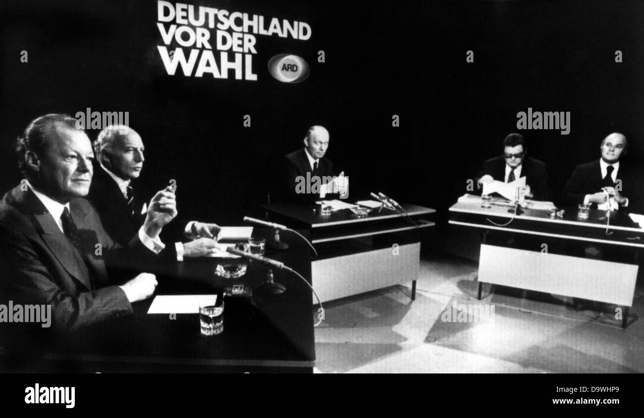 Chairmen of the parties (l-r) Willy Brandt (SPD), Walter Scheel (FDP), presenter Hübner, Franz Josef Strauß (CSU) and Rainer Barzel (CDU) answer to journalists' questions in the ARD show 'Germany before the election' on the 18th of October in 1972. Chancellor Willy Brandt had been withdrawn confidence and new elections were about to take place on the 19th of November in 1972. Stock Photo