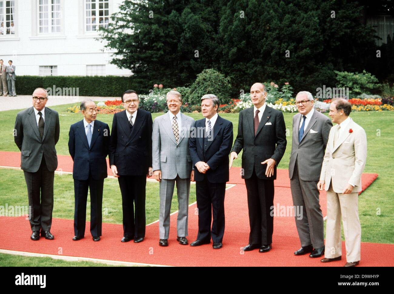 Group picture of state presidents and heads of government of the seven leading western industrial nations on the 16th of July in 1978: (l-r) president of the EG commission Roy Jenkins, Japanese minister president Takeo Fukuda, Italian minister president Giulio Andreotti, US president Jimmy Carter, German chancellor Helmut Schmidt, French state president Valery Giscard d'Estaing, British prime minister James Callaghan and Canadian prime minister Pierre Trudeau. Stock Photo