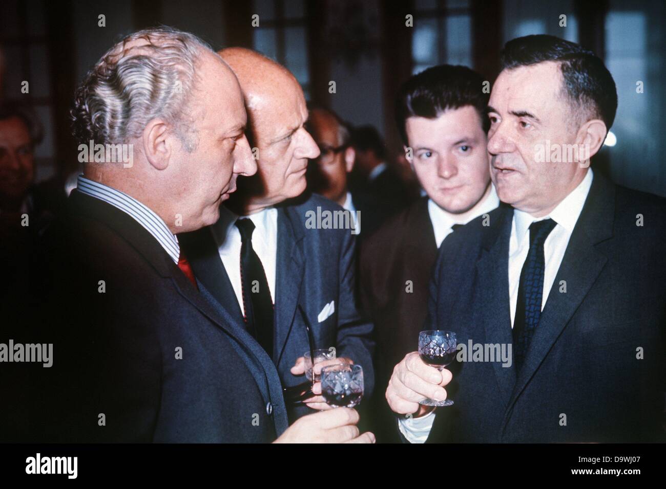 Foreign minister Walter Scheel (l) with Soviet foreign minister Andrei Gromyko during a reception on the occasion of the negotiations of the Moscow Treaty. Photographed in July 1970. Stock Photo