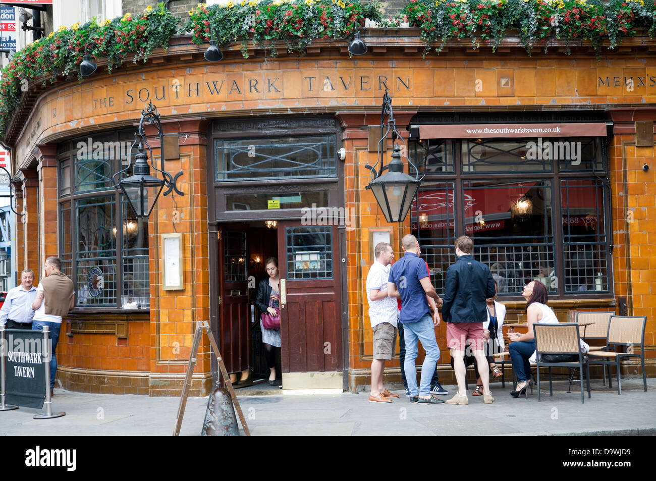 The southwark tavern hi-res stock photography and images - Alamy