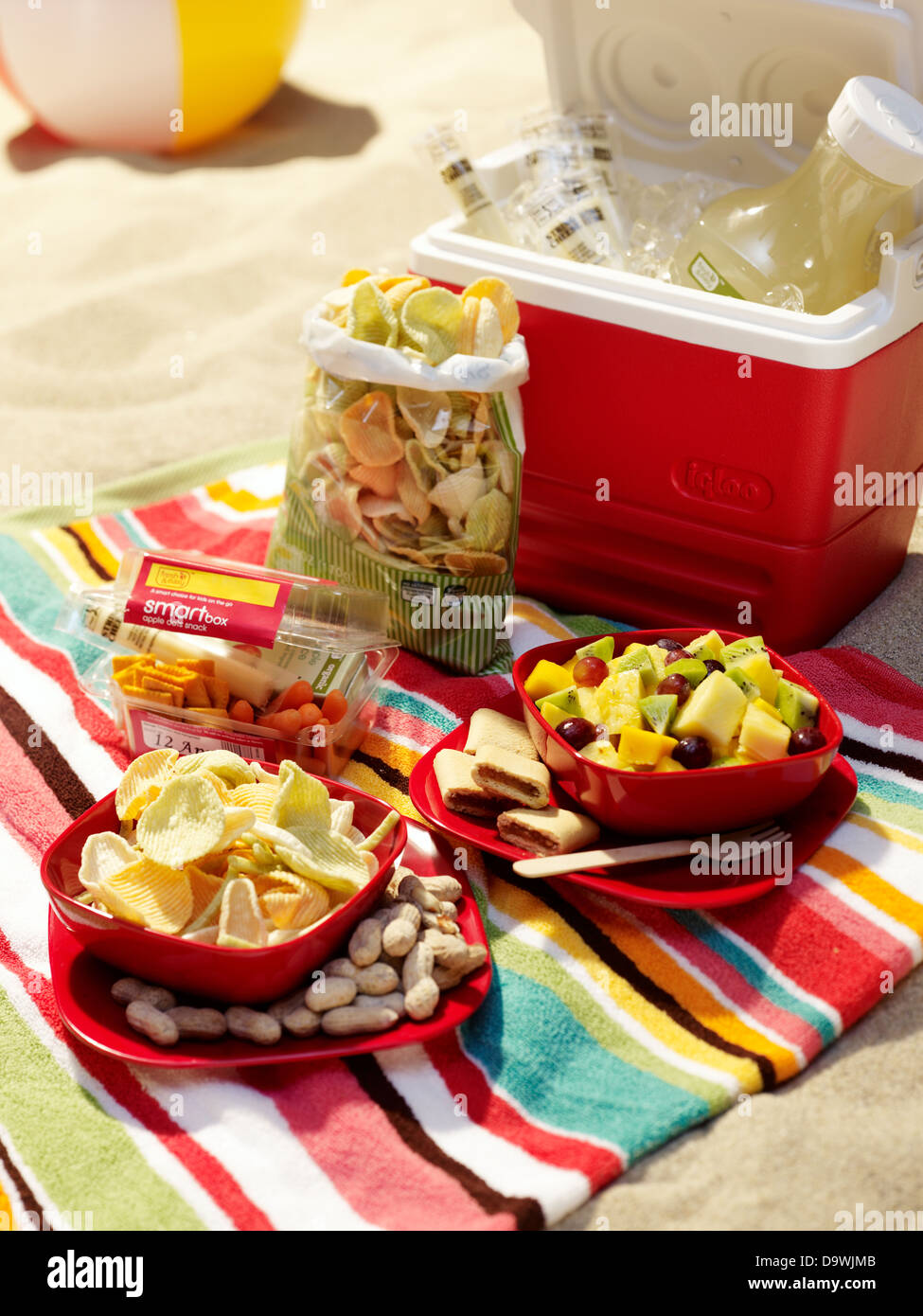Picnic cooler hires stock photography and images Alamy