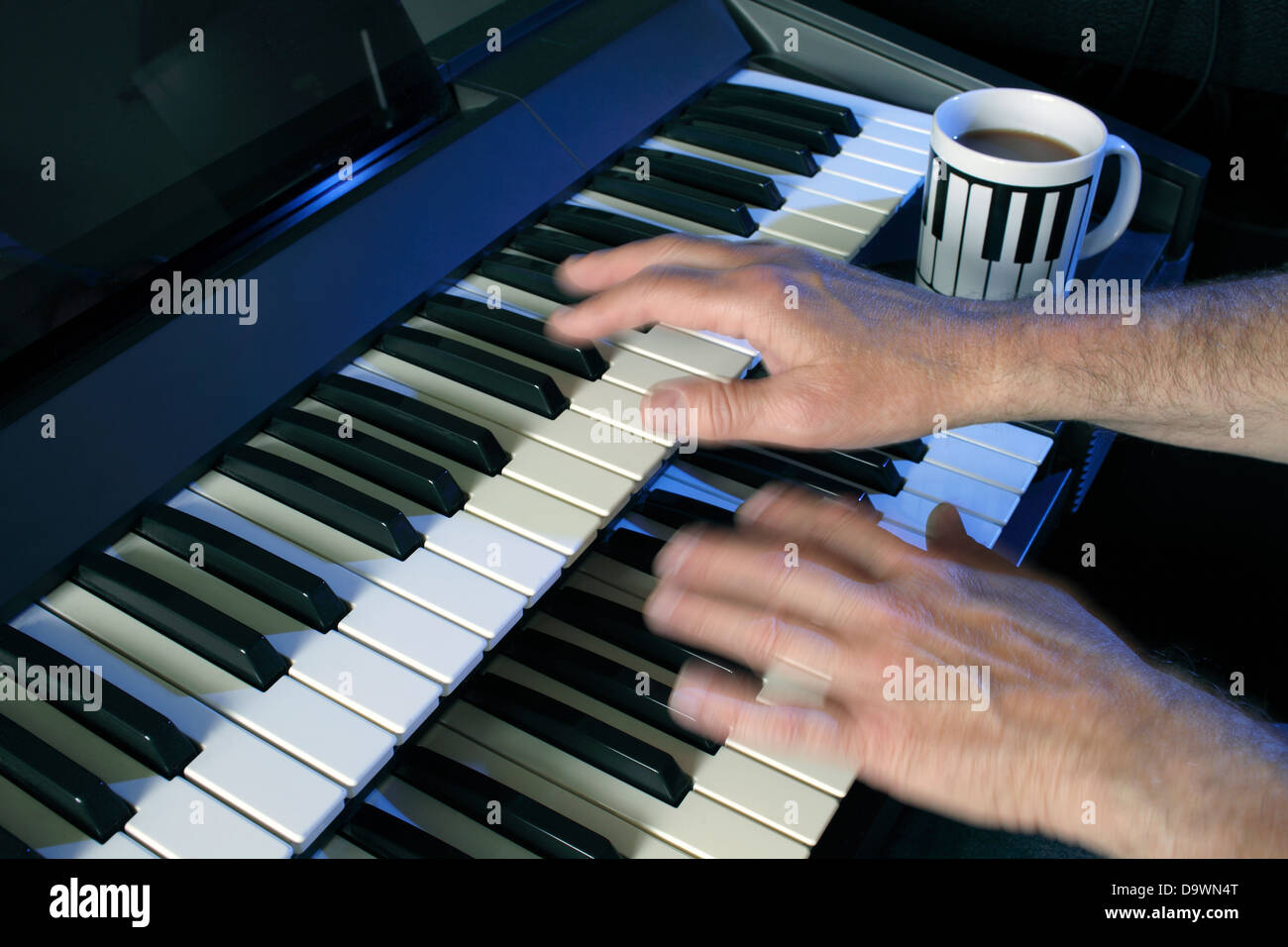 Keyboard player notes hires stock photography and images Alamy