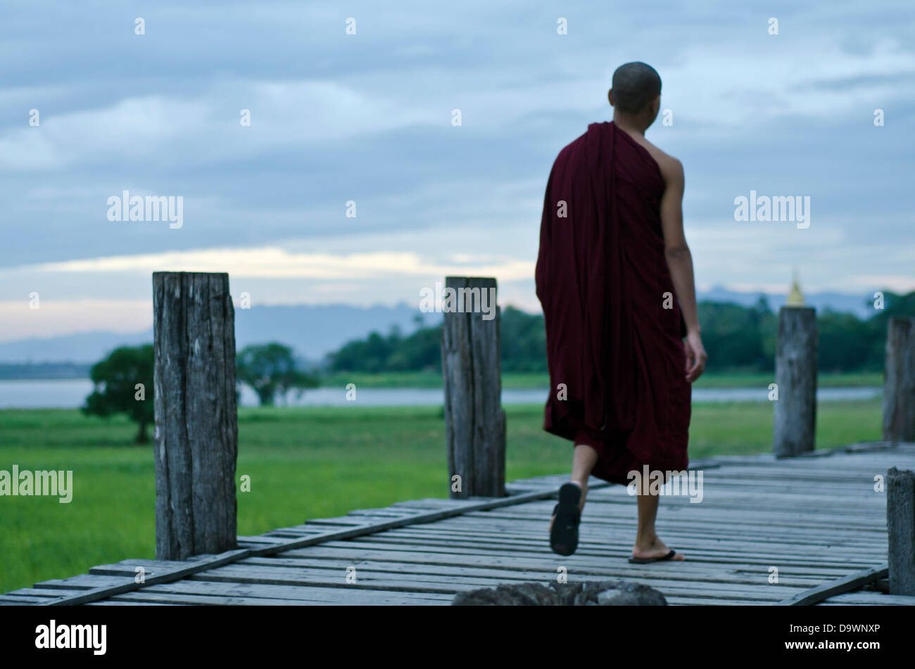 Buddhist monk u bein sunset hi-res stock photography and images - Alamy