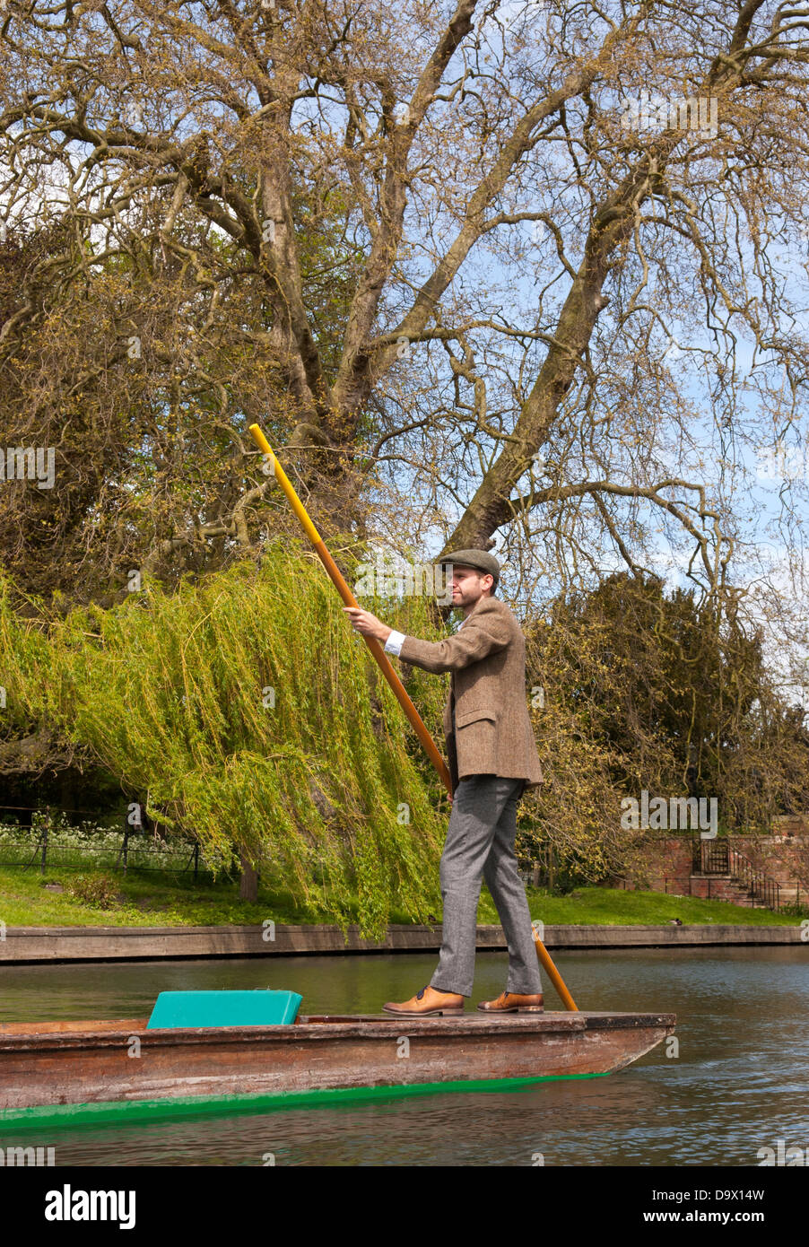 Punting on the River Cam, Cambridge, Cambridgeshire, East Anglia, England. Stock Photo