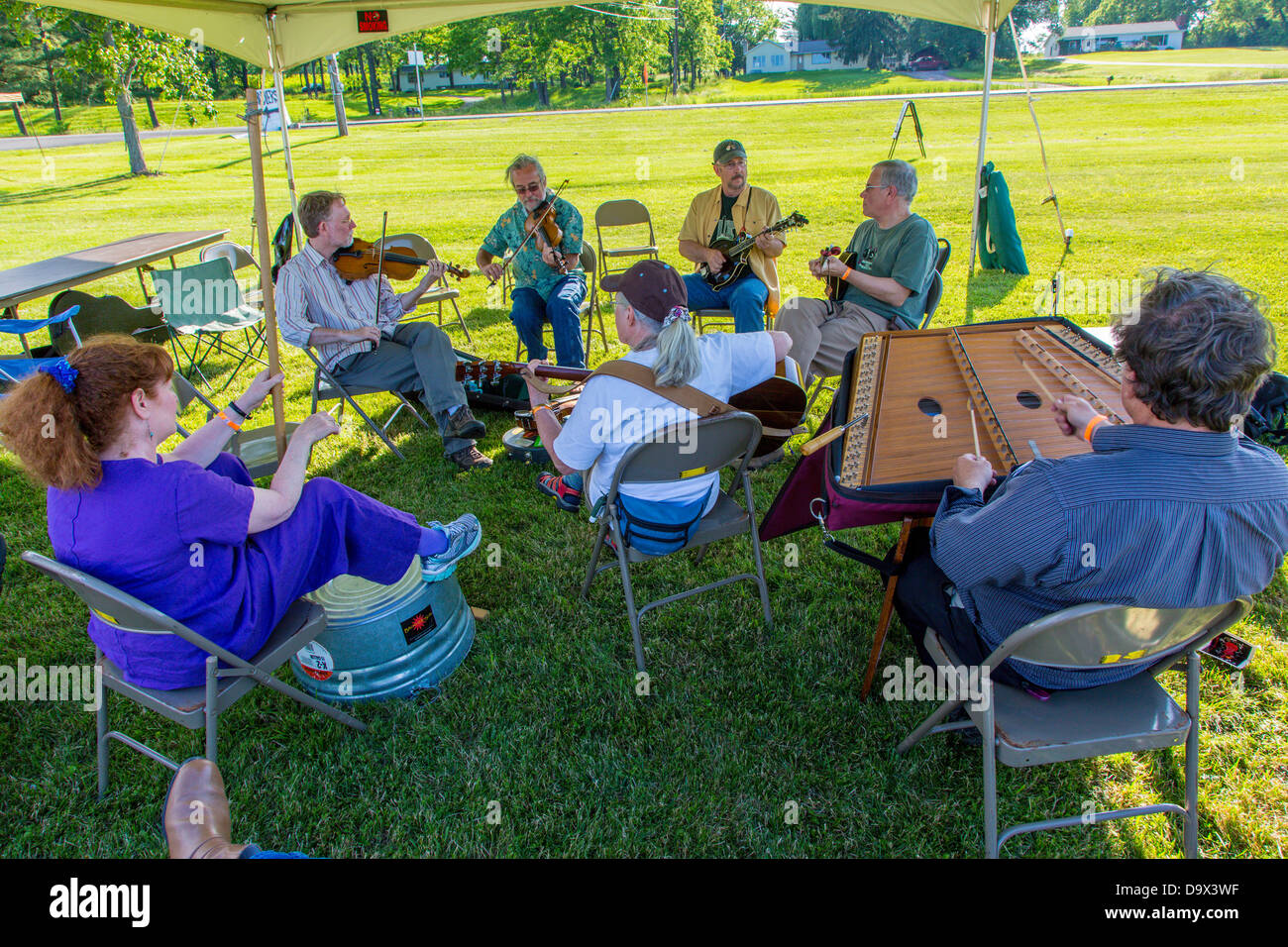 Jam tent at Old Time Fiddlers Gathering at Lakewood Vineyards on Seneca lake in the Finger Lakes region of New York Stock Photo