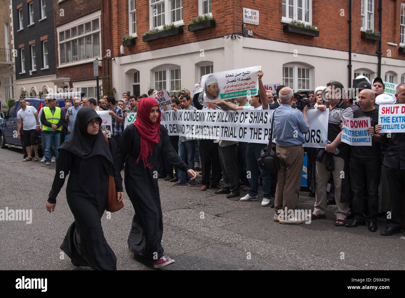 London, UK. 27th June 2013. Muslim women arrive at the  demonstration as Egyptians in London protest against sectarian killings in Egypt. Credit:  Paul Davey/Alamy Live News Stock Photo