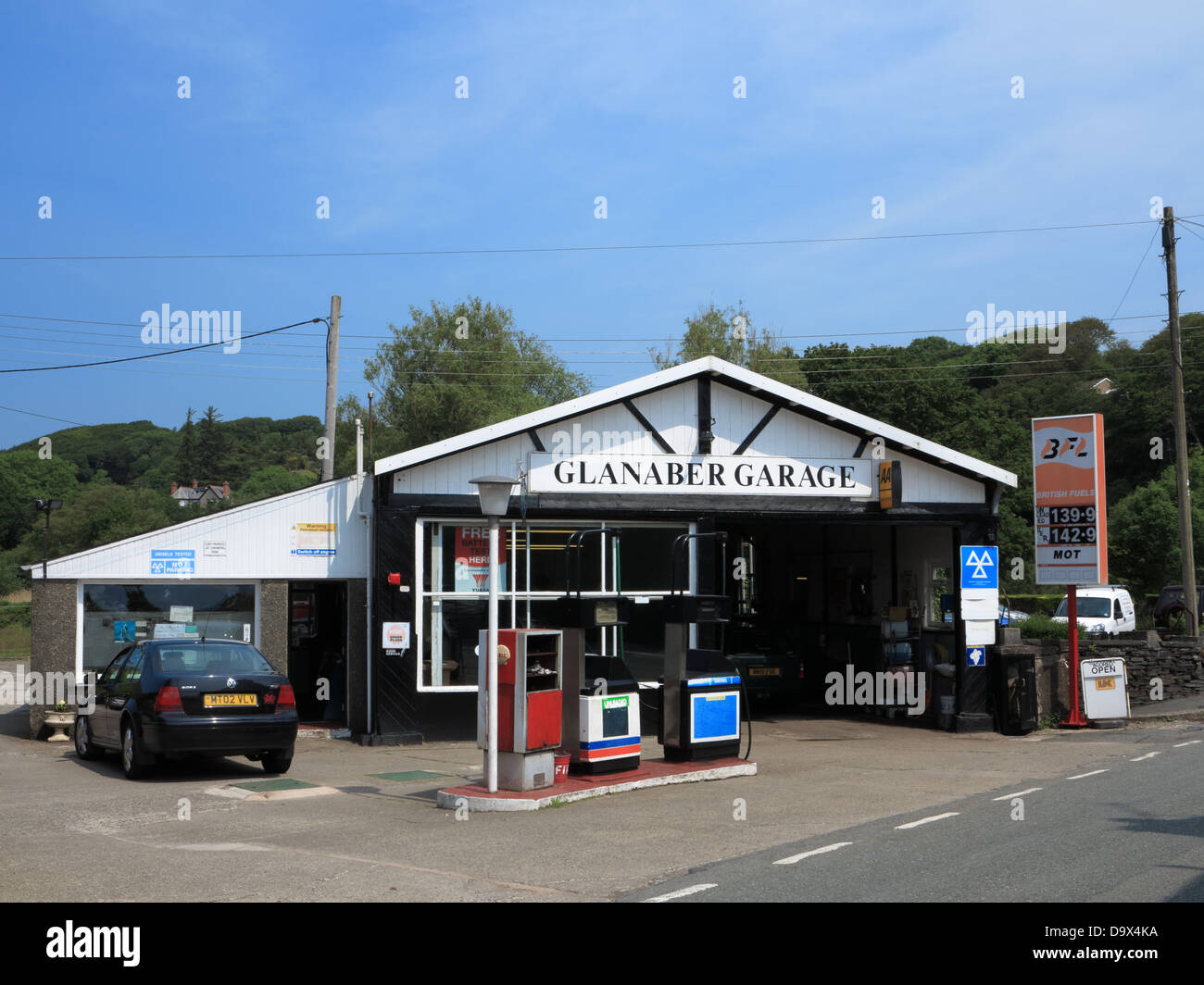 Glanaber Garage, Borth-y-Gest, Porthmadog, Gwynedd Stock Photo