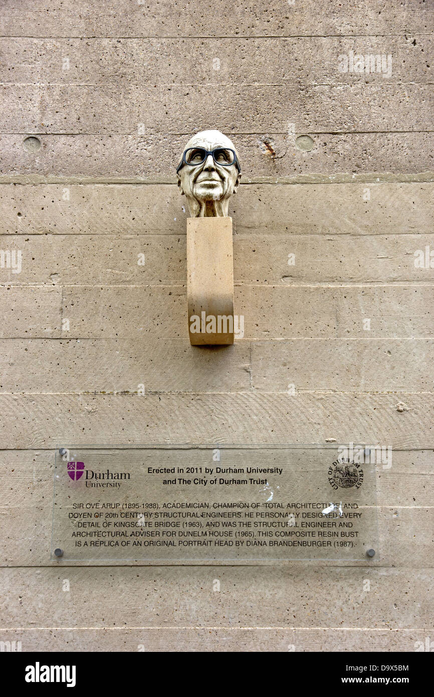 Bust of Sir Ove Arup, mounted on Dunelm House, part of Durham University Stock Photo