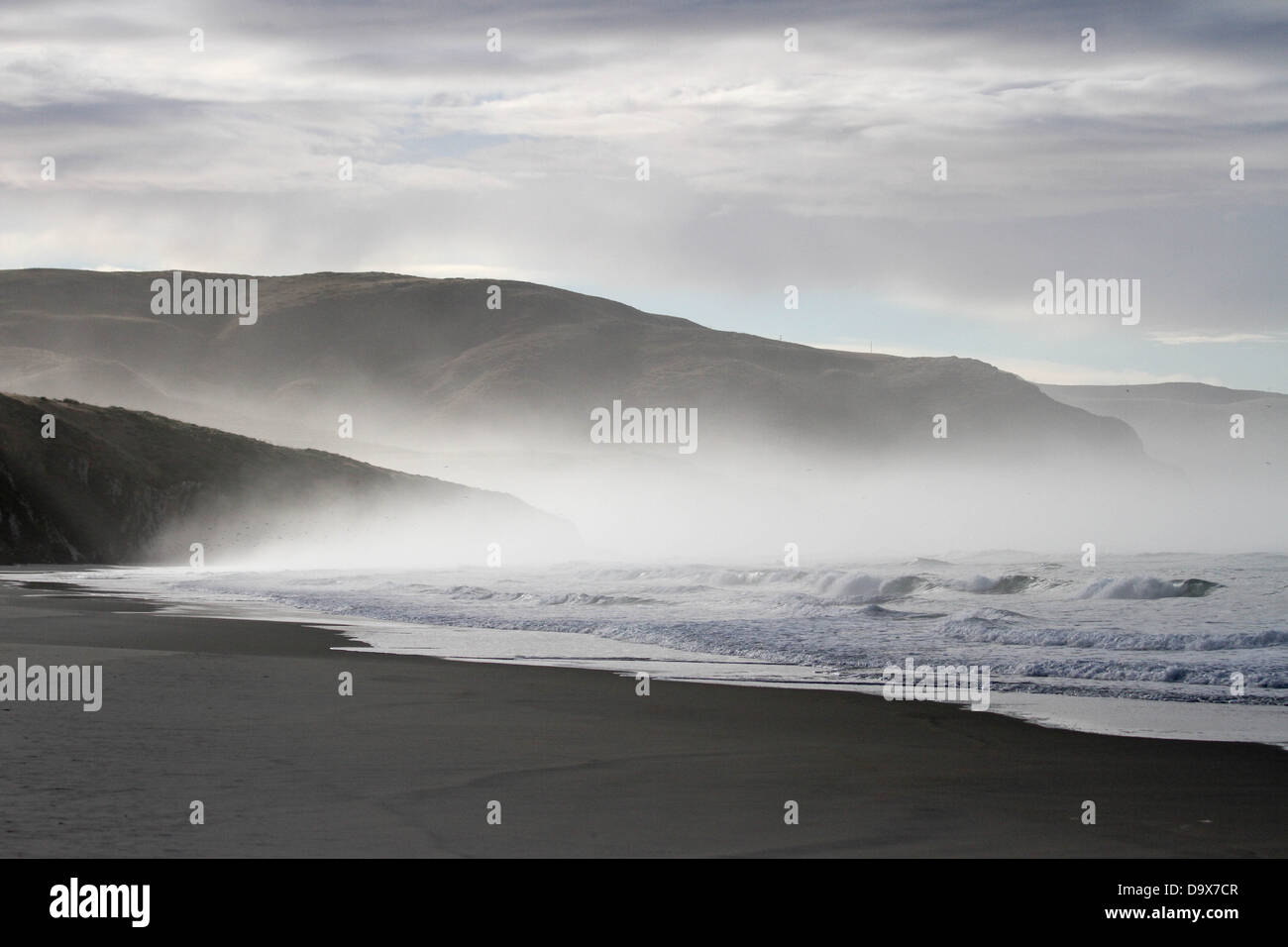 Dark stormy sea hi-res stock photography and images - Alamy