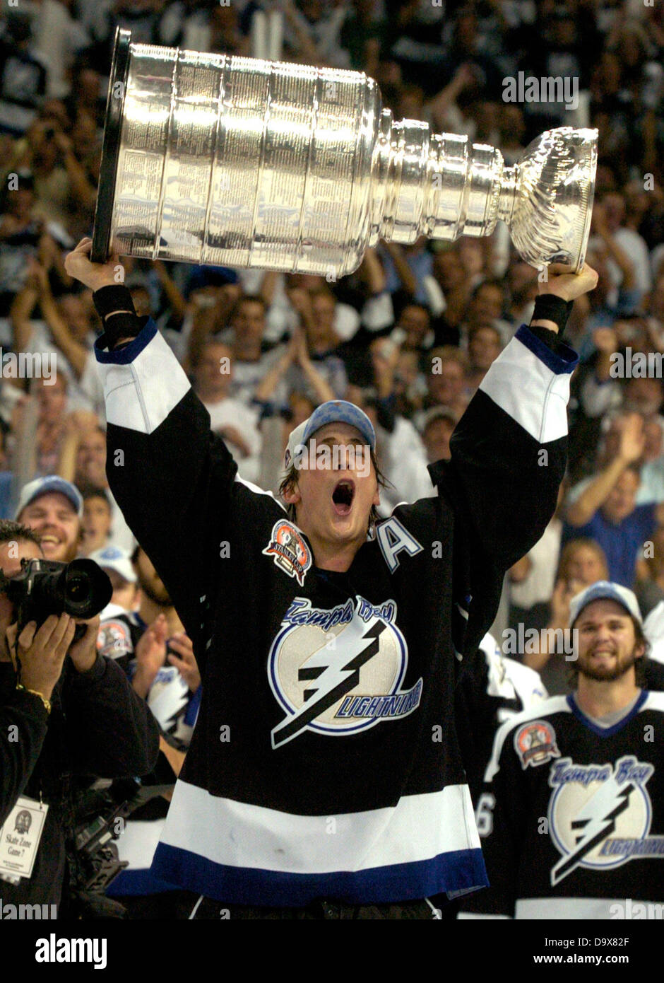 June 7, 2004 - Tampa, Florida, . - DIRK SHADD | Times .Tampa Bay  Lightning Vinny Lecavalier hoists the Stanley Cup after beating the Calgary  Flames in game seven of the Stanley