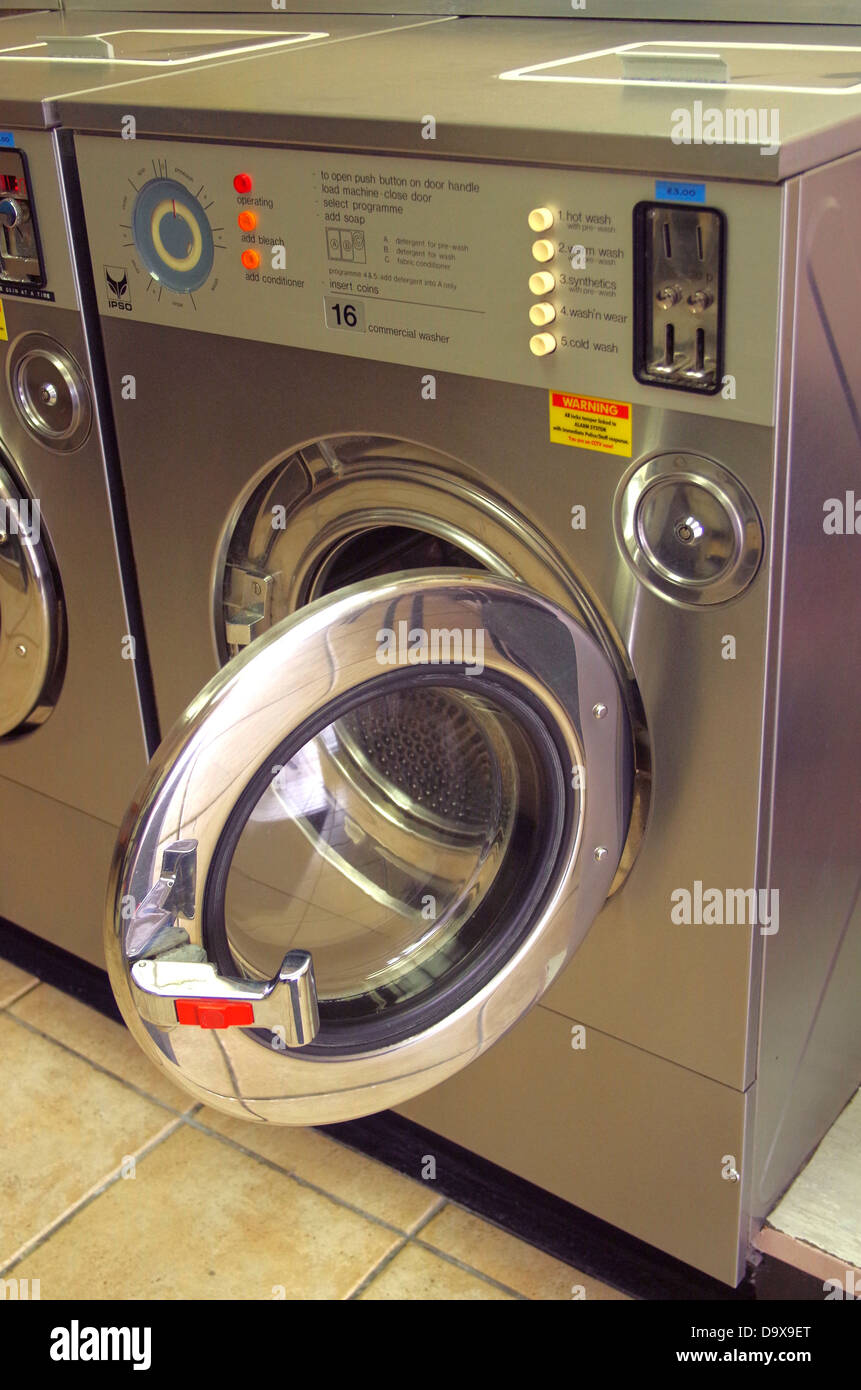 Laundrette washing machine hi-res stock photography and images - Alamy