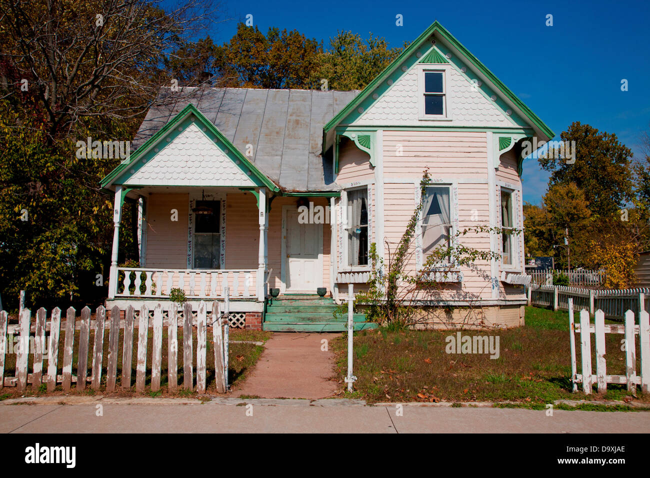 Old victorian house hi-res stock photography and images - Alamy