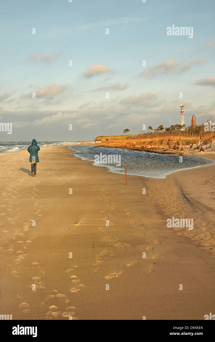 Woman alone beach house hi-res stock photography and images - Alamy