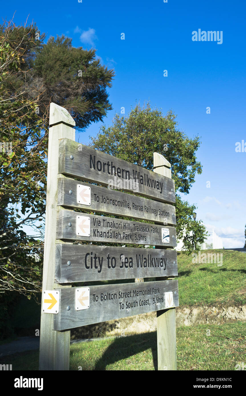 dh  WELLINGTON NEW ZEALAND Walking sign post Northern walkway city to sea walkway signpost Stock Photo