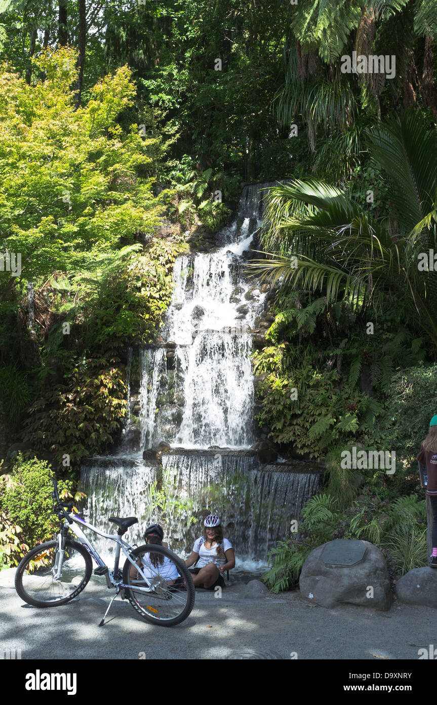 dh Pukekura Park NEW PLYMOUTH NEW ZEALAND Children and bicycle at parkland waterfall Stock Photo