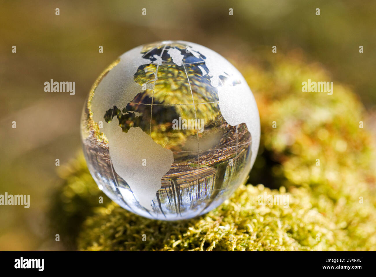 1 871 photos et images de Crystal Globe - Getty Images