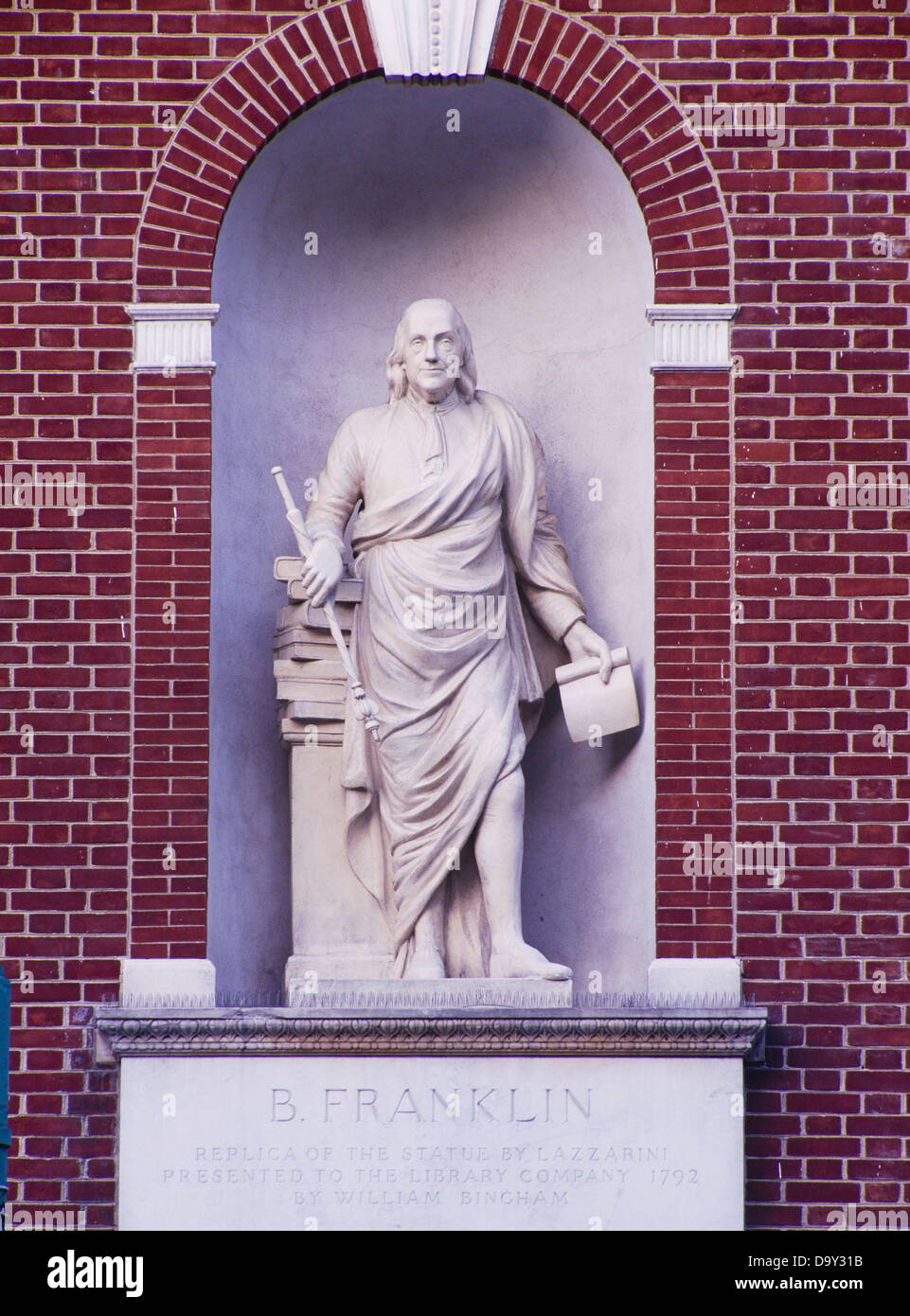 Statue Benjamin Franklin above entrance Library Hall originally constructed in 1789-1790 demolished in 1884 rebuilt in 1959 Stock Photo