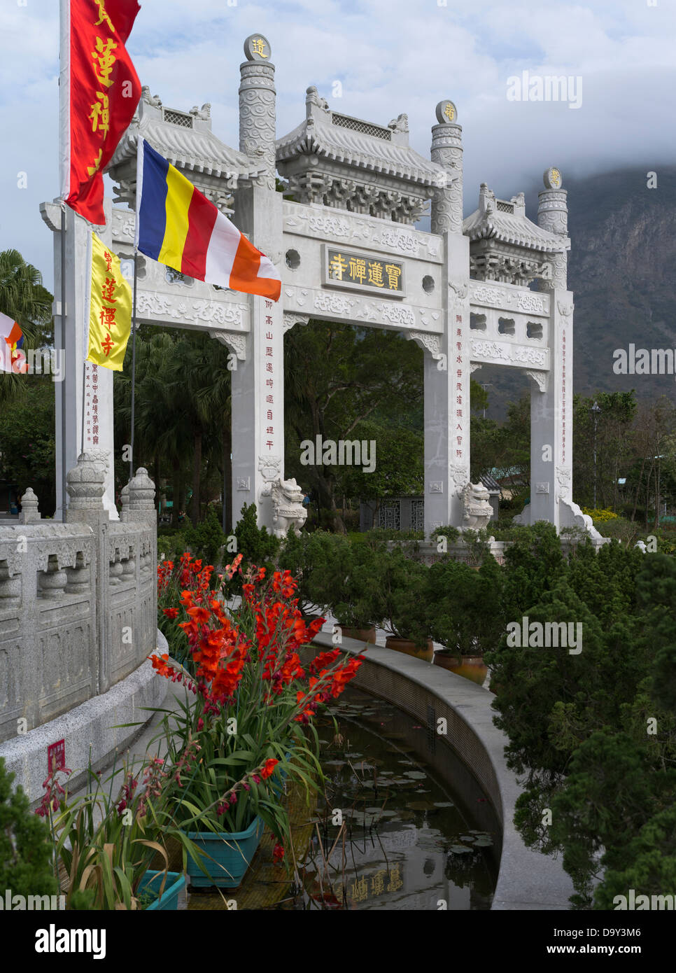 dh Po Lin LANTAU HONG KONG Large gateway facade to Po Lin Monastery Temple Stock Photo