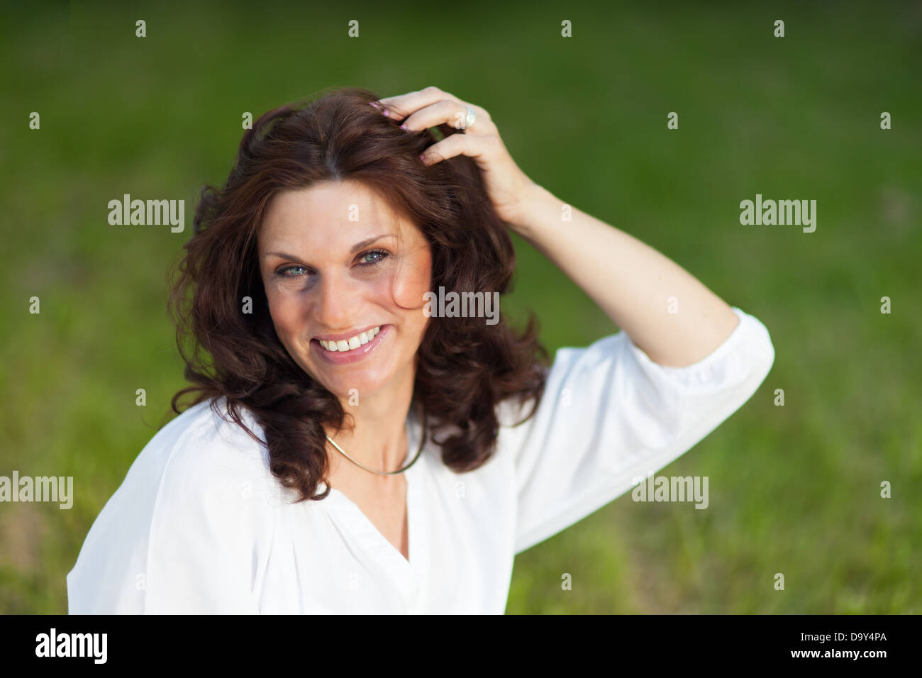 Woman brunette beautiful 40s hi-res stock photography and images - Alamy