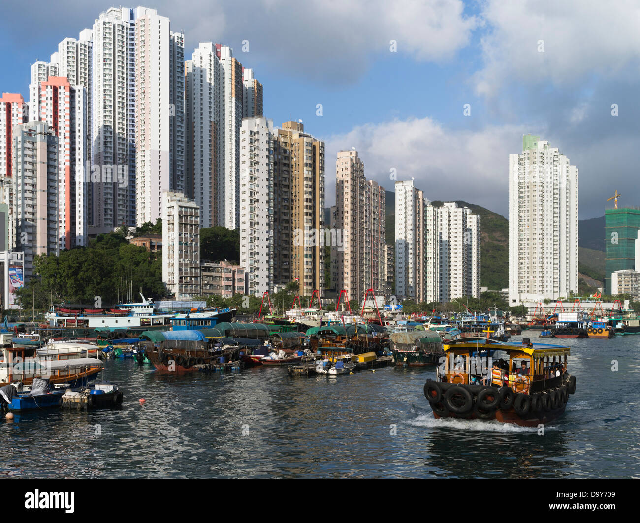 dh Aberdeen Harbour ABERDEEN HONG KONG Ap Lei Chau ferry sampan high