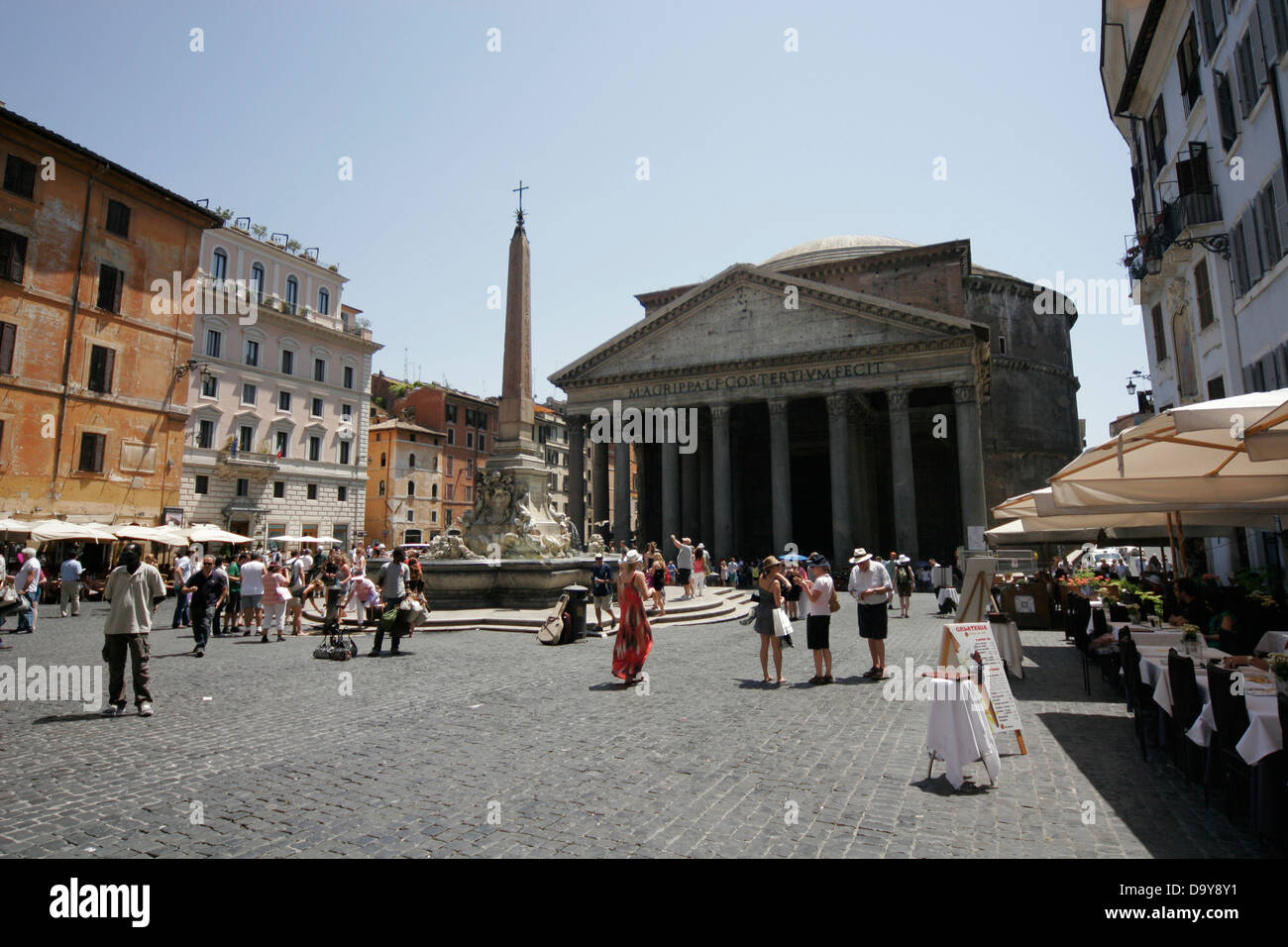 Outdoor cafe near the Pantheon on Piazza della Rotonda, Rome, Italy Stock Photo