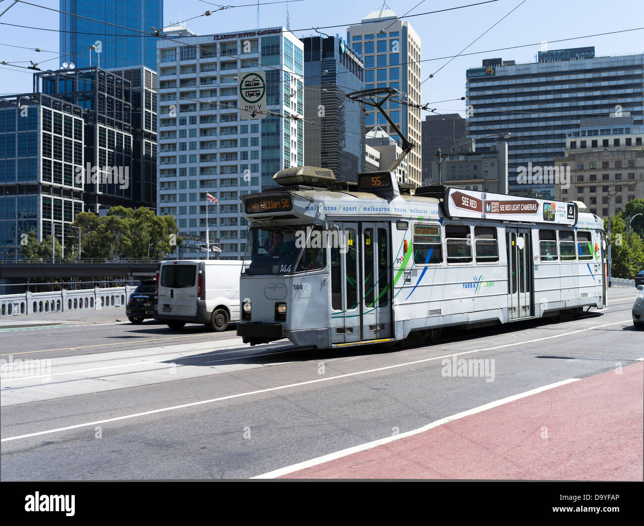 dh Queens Bridge MELBOURNE AUSTRALIA Old Melbourne tram trams city Stock Photo