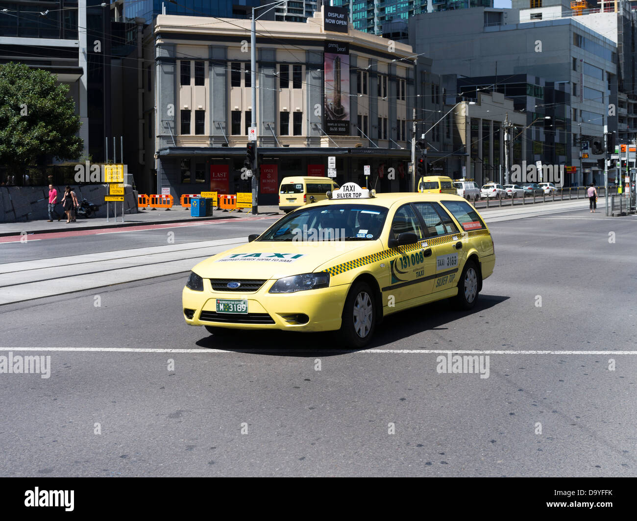 dh  MELBOURNE AUSTRALIA Yellow taxi cab car Melbourne taxis Stock Photo
