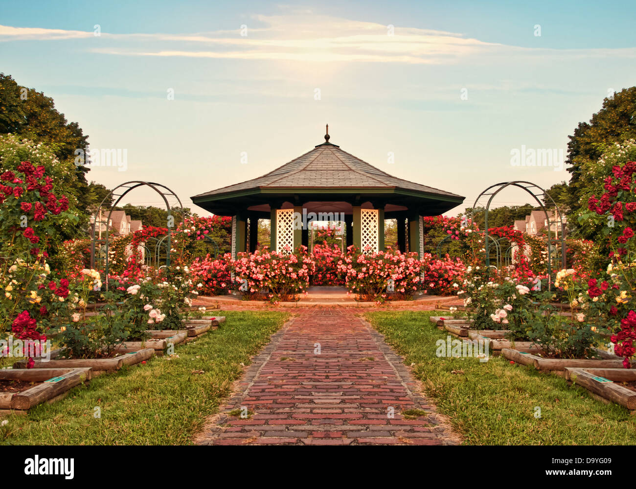 Rose garden gazebo and trellis hi-res stock photography and images - Alamy