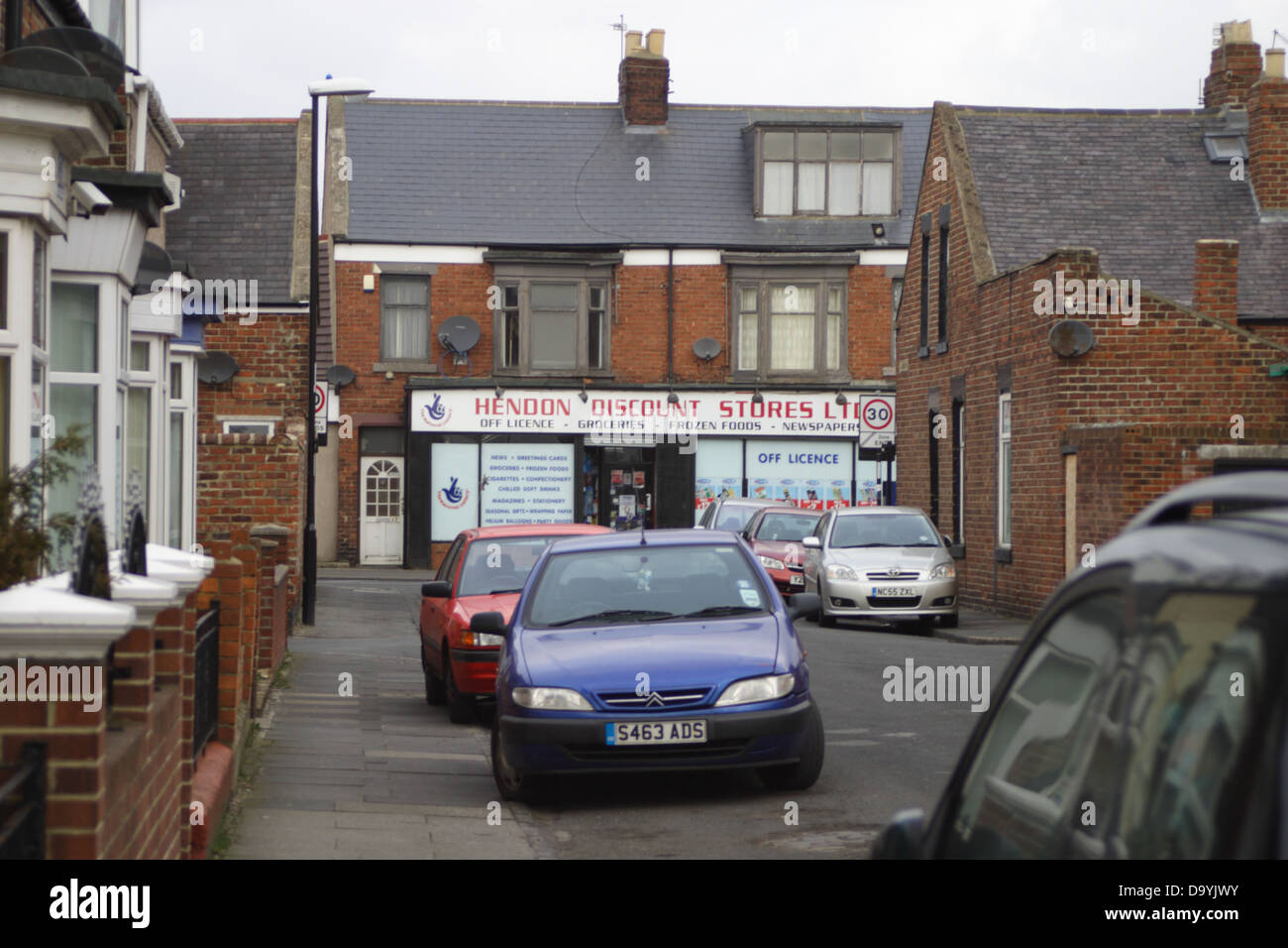 Street scene, showing the end of one of the long streets in hendon, with Hendon Discount Stores Ltd visible on Villette Road. Stock Photo