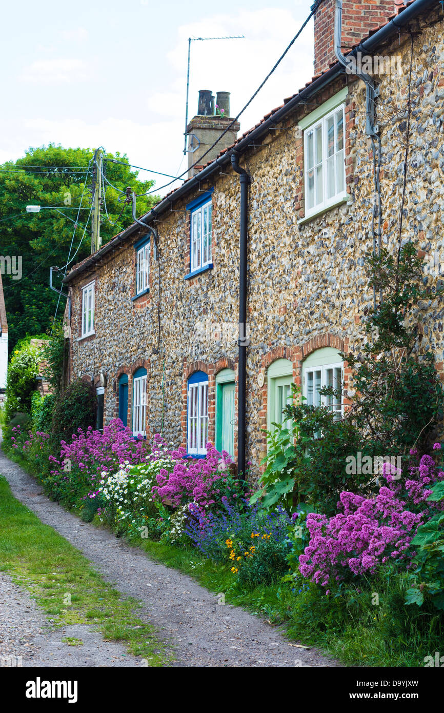 Cottages hi-res stock photography and images - Alamy