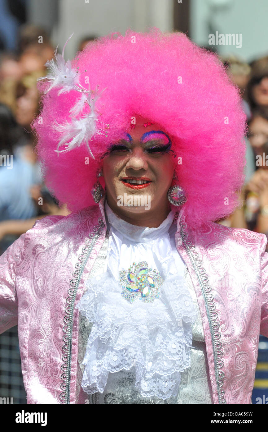 Outrageous outfit hi-res stock photography and images - Alamy
